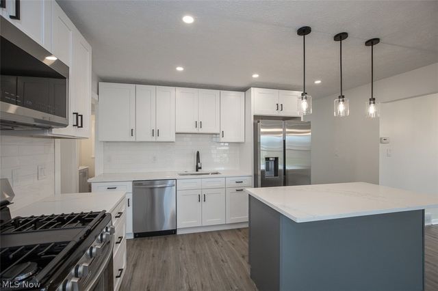 9613 Melody Lane, Brooklyn, OH 44144