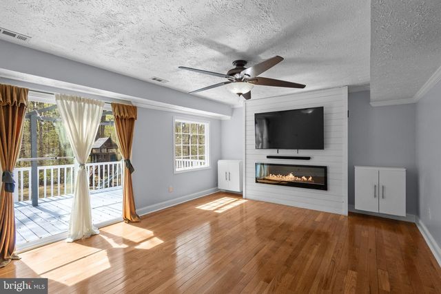 8604 VALLEY DR, Waldorf, MD 20603