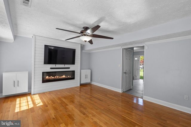 8604 VALLEY DR, Waldorf, MD 20603