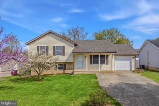 165 BEAUREGARD BLVD, Charles Town, WV 25414