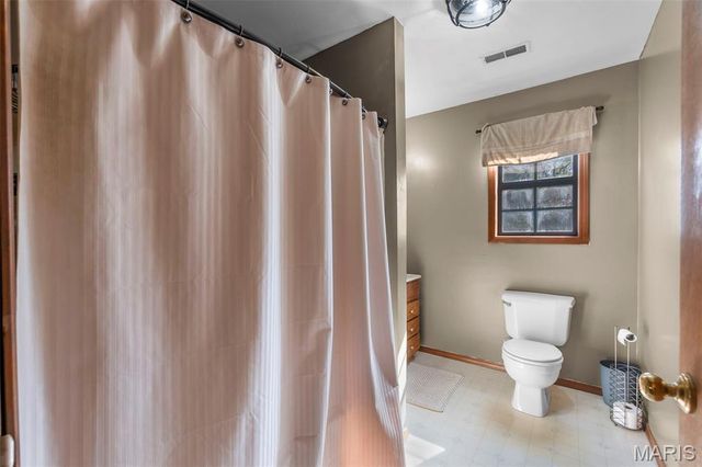 18328 Lake Circle Drive, Dexter, MO 63841