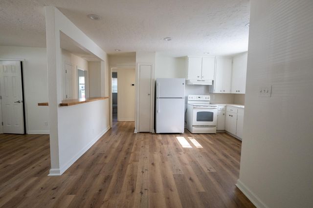 1727 S Park Drive, Alvin, TX 77511