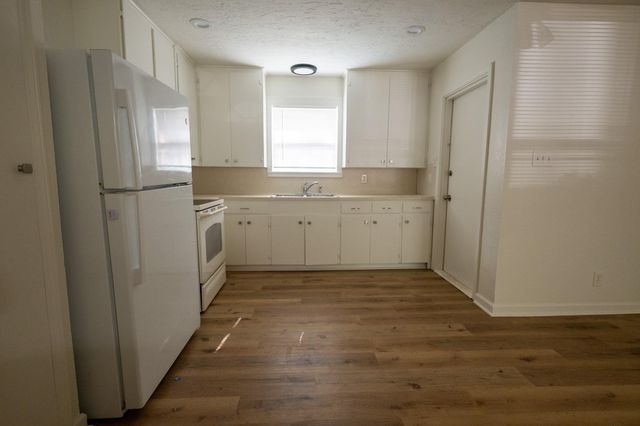 1727 S Park Drive, Alvin, TX 77511