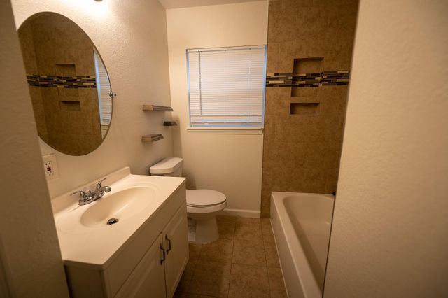 1727 S Park Drive, Alvin, TX 77511