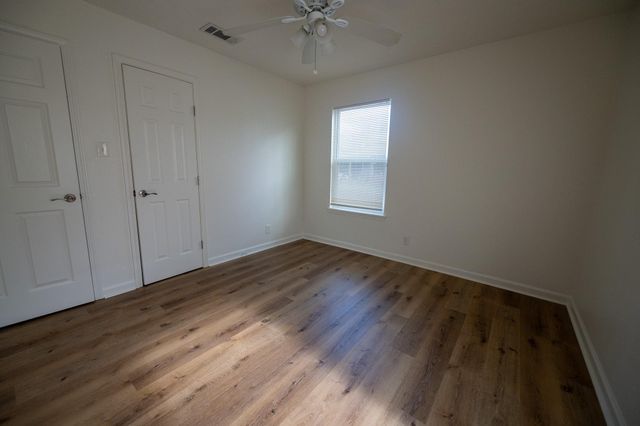 1727 S Park Drive, Alvin, TX 77511