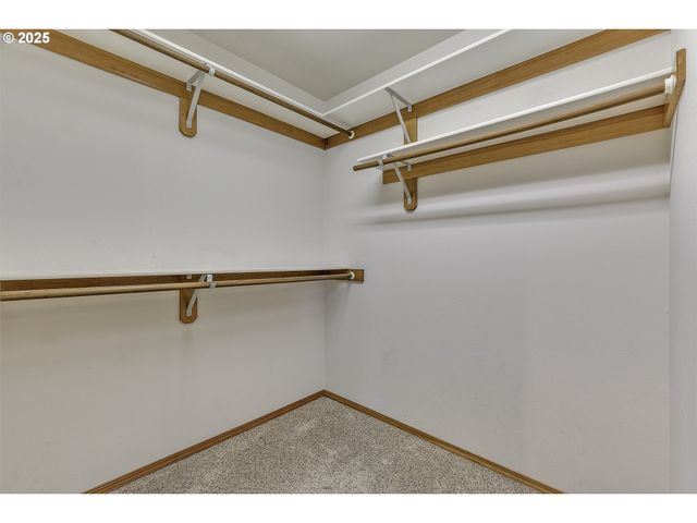 2857 Ne LORIE Dr, Hillsboro, OR 97124