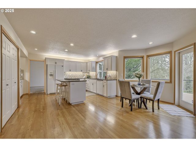 2857 Ne LORIE Dr, Hillsboro, OR 97124