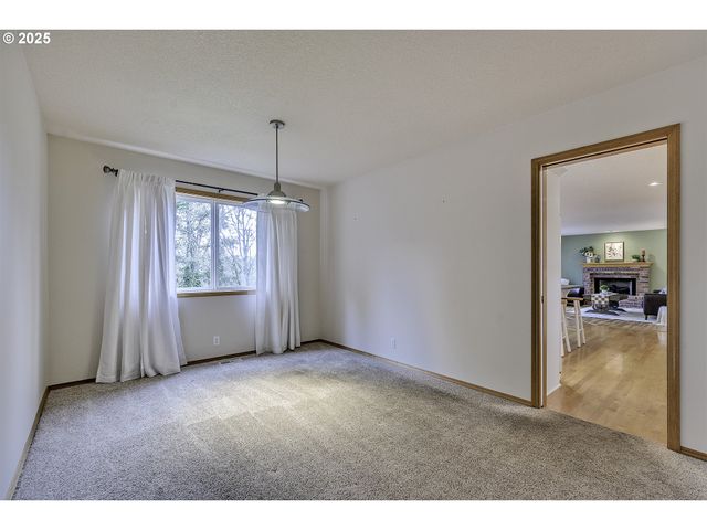 2857 Ne LORIE Dr, Hillsboro, OR 97124