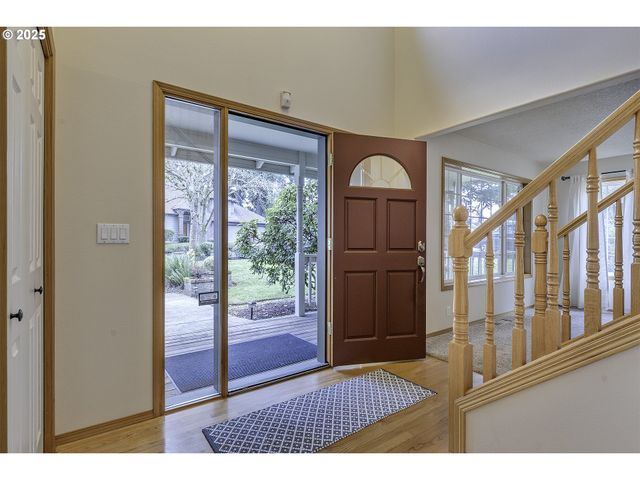 2857 Ne LORIE Dr, Hillsboro, OR 97124