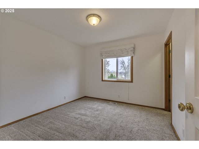 2857 Ne LORIE Dr, Hillsboro, OR 97124