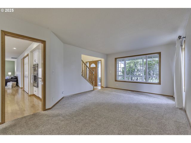 2857 Ne LORIE Dr, Hillsboro, OR 97124