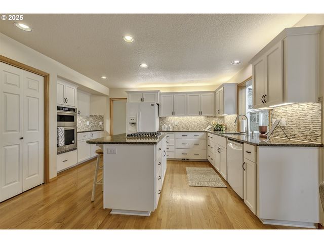 2857 Ne LORIE Dr, Hillsboro, OR 97124