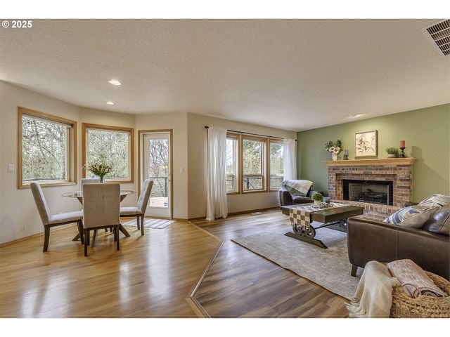 2857 Ne LORIE Dr, Hillsboro, OR 97124