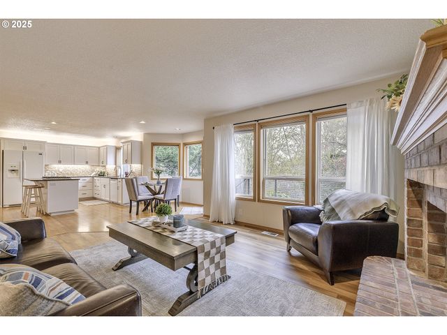 2857 Ne LORIE Dr, Hillsboro, OR 97124