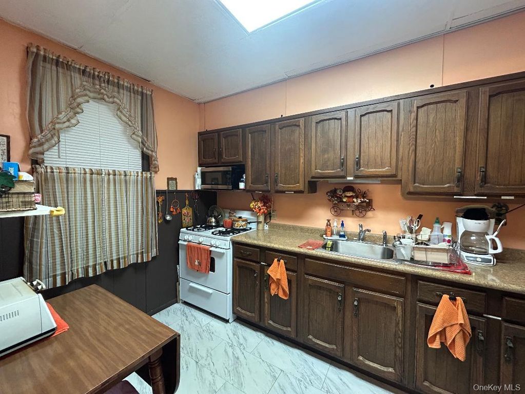 73-58 71st Street, Glendale, NY 11385 — photo 4