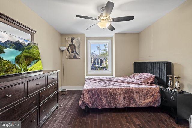 576 BERKLEY ST, Camden, NJ 08103