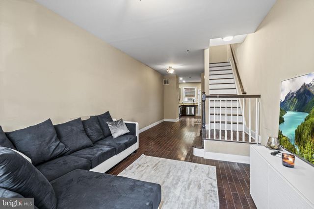 576 BERKLEY ST, Camden, NJ 08103