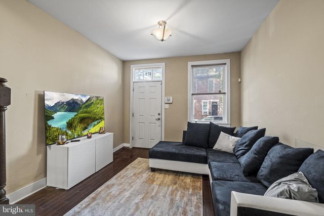 576 BERKLEY ST, Camden, NJ 08103