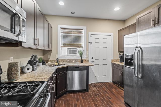 576 BERKLEY ST, Camden, NJ 08103