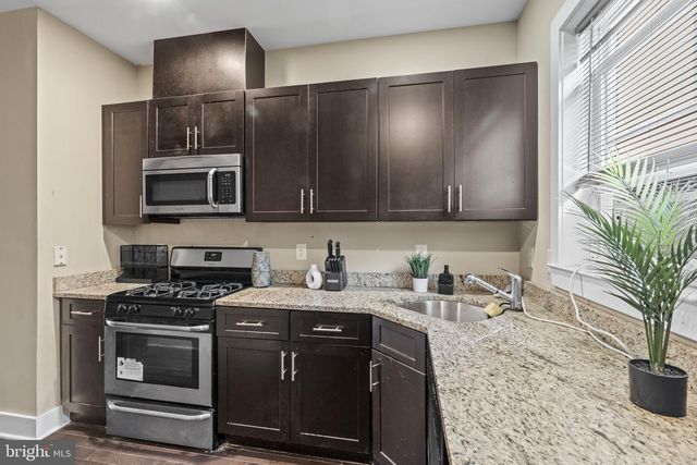 576 BERKLEY ST, Camden, NJ 08103