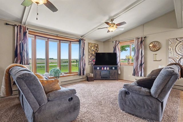 6160 W Mt. Vernon Road, Cedar Falls, IA 50613