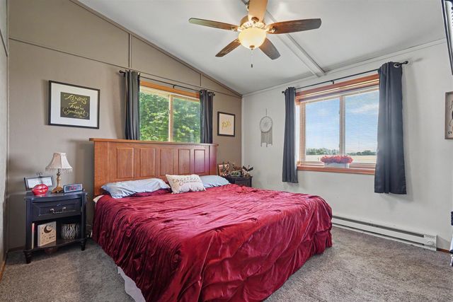 6160 W Mt. Vernon Road, Cedar Falls, IA 50613
