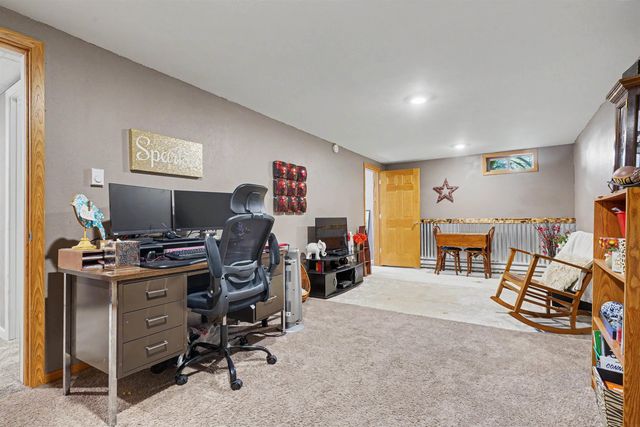 6160 W Mt. Vernon Road, Cedar Falls, IA 50613