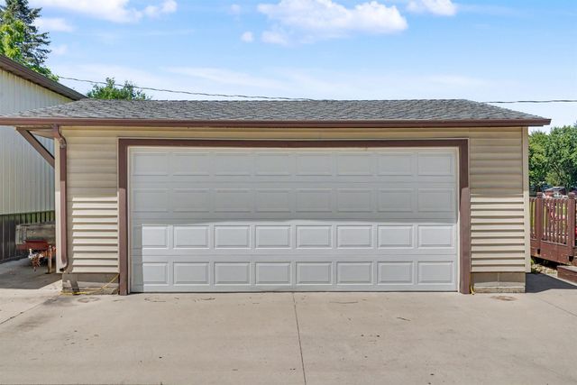 6160 W Mt. Vernon Road, Cedar Falls, IA 50613