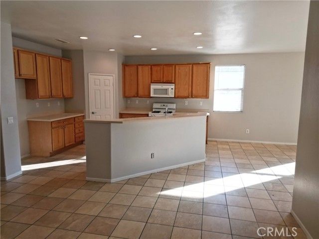 11807 Desert Glen, Adelanto, CA 92301