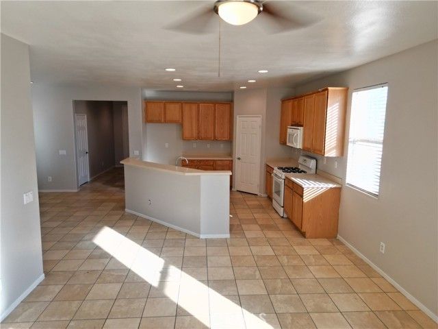 11807 Desert Glen, Adelanto, CA 92301