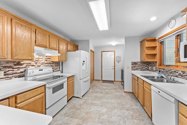 1711 Hillcrest Drive, Baraboo, WI 53913