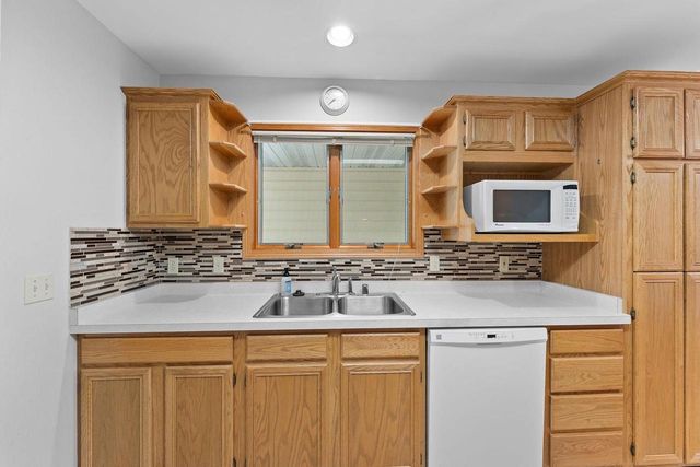 1711 Hillcrest Drive, Baraboo, WI 53913