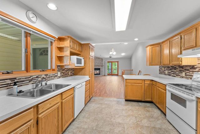 1711 Hillcrest Drive, Baraboo, WI 53913
