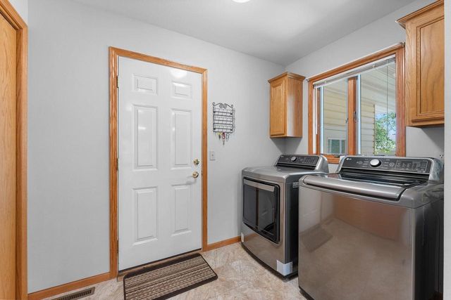 1711 Hillcrest Drive, Baraboo, WI 53913