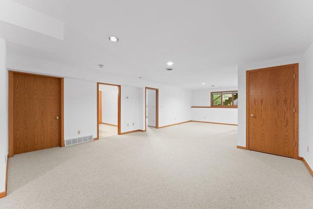 1711 Hillcrest Drive, Baraboo, WI 53913