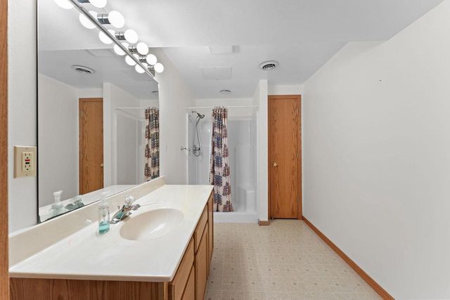 1711 Hillcrest Drive, Baraboo, WI 53913