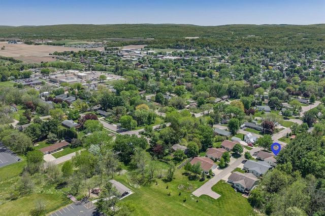 1711 Hillcrest Drive, Baraboo, WI 53913