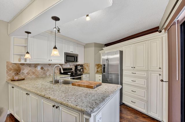 23018 Oxford Place D, Boca Raton, FL 33433