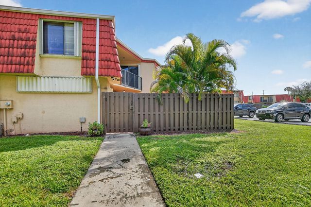 23018 Oxford Place D, Boca Raton, FL 33433