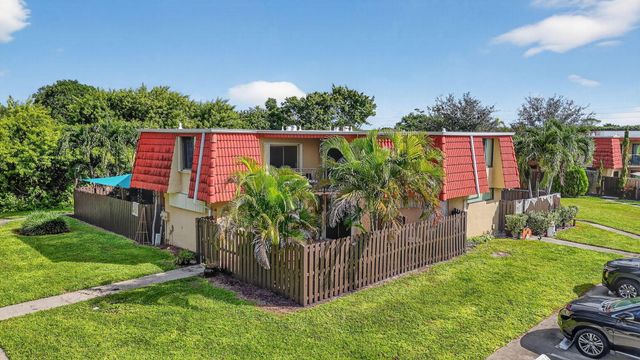 23018 Oxford Place D, Boca Raton, FL 33433