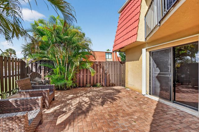 23018 Oxford Place D, Boca Raton, FL 33433