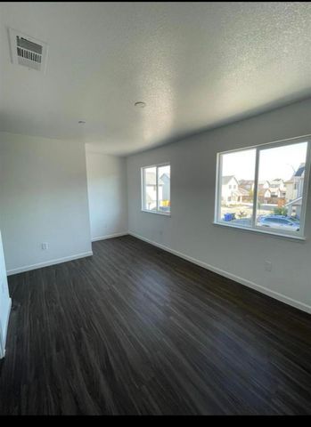 531 Jason Dr, Turlock, CA 95380