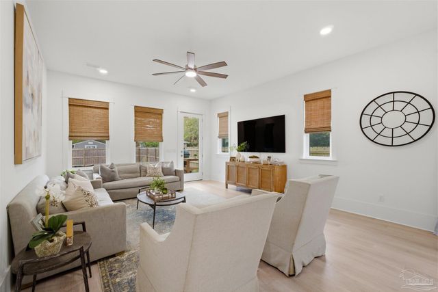 908 E Yonge St, Pensacola, FL 32503