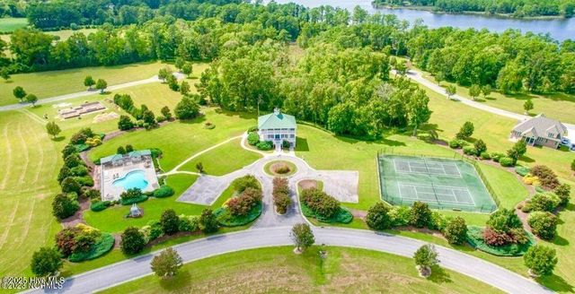 64 Meadow Lane, Arapahoe, NC 28510