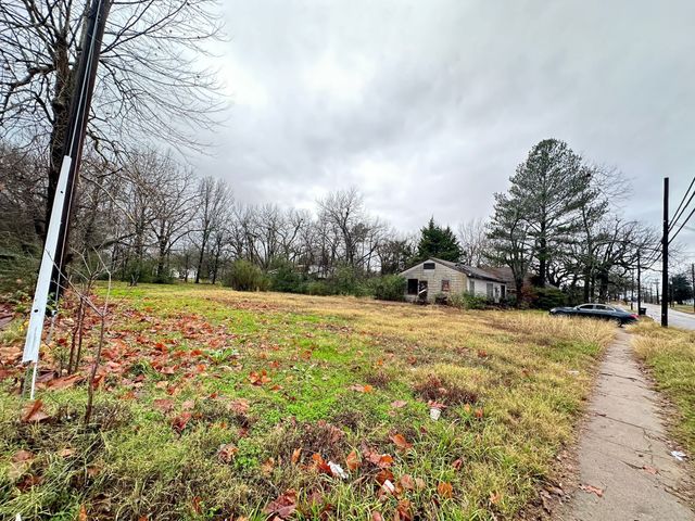 2205 Bonham Street, Paris, TX 75460