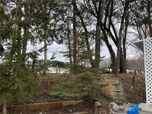 31 Picture Book Park, West Bloomfield, NY 14585