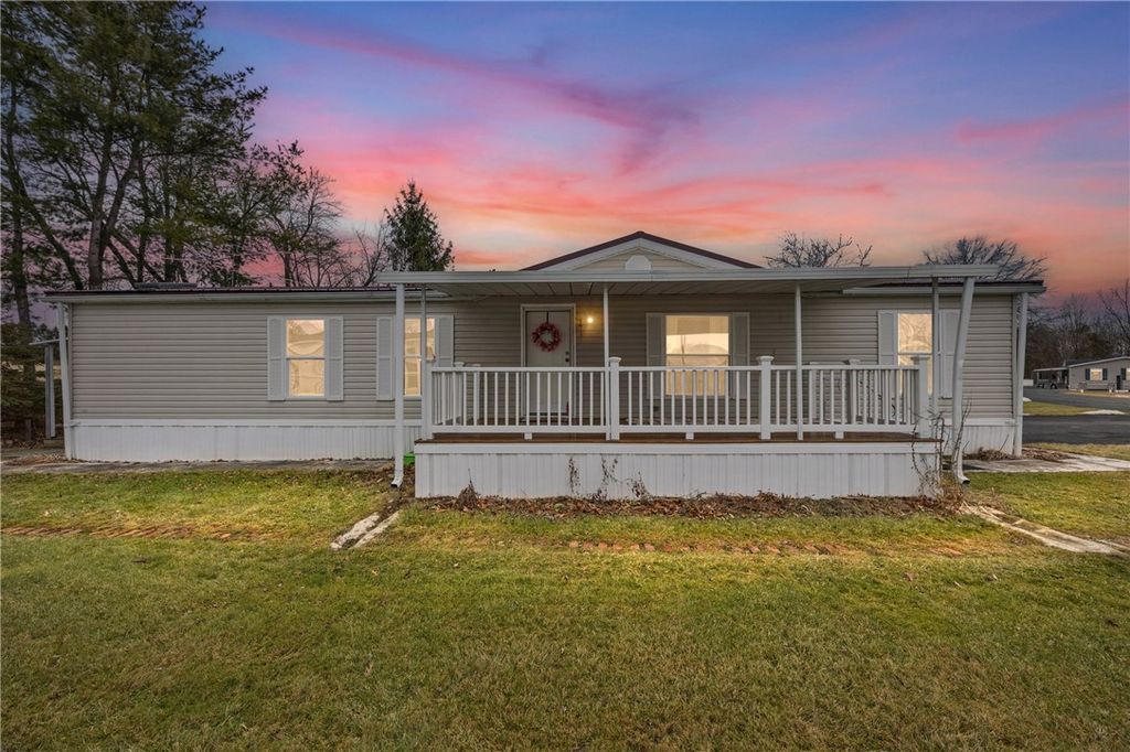 31 Picture Book Park, West Bloomfield, NY 14585