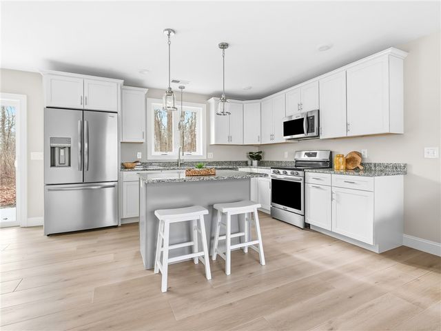 76 Medford Street, Warwick, RI 02889