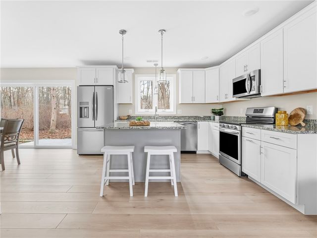 76 Medford Street, Warwick, RI 02889