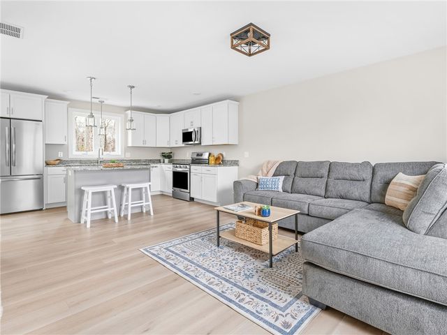 76 Medford Street, Warwick, RI 02889